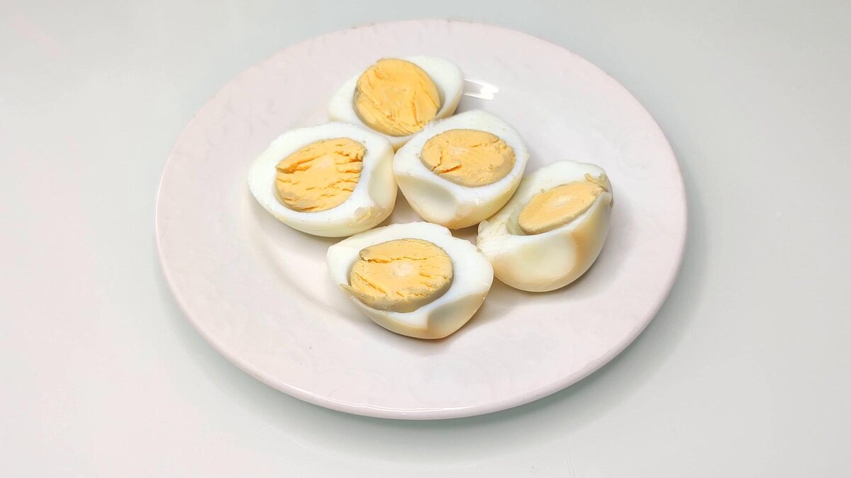Яйца не варю и не жарю. Готовлю их по старинному рецепту. Это гениально, вкуснее яиц я не ела блюда из яиц