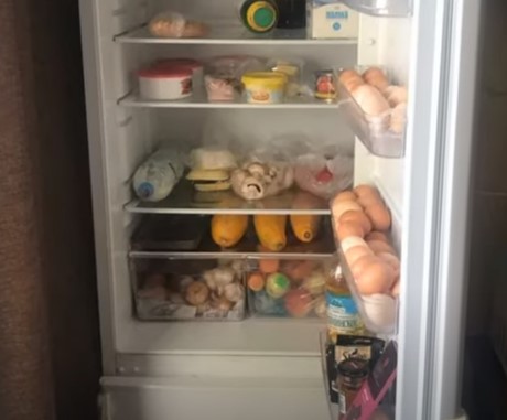 Почему моя свекровь никогда не моет холодильник