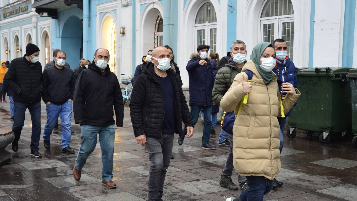 Ситуация в москве. Локдаун в Москве. Люди в центре города. Митинги в Санкт-Петербурге сейчас. Митинг 7 ноября Санкт Петербург.