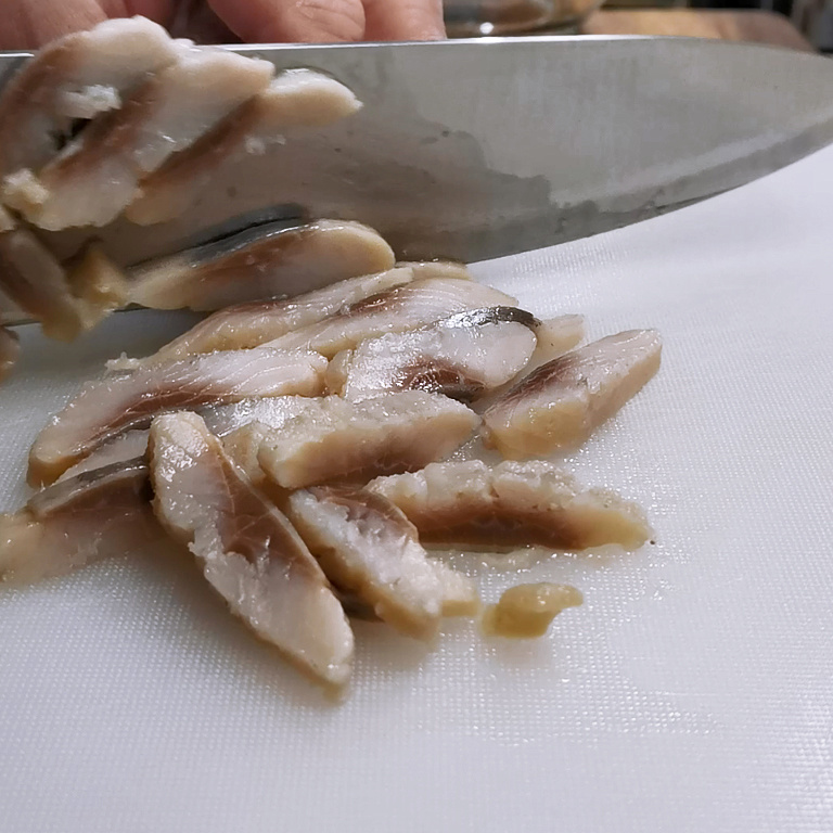 Вкуснее и проще этой закуски из селедки не знаю. Рецепт просто обалденный, еда на все времена