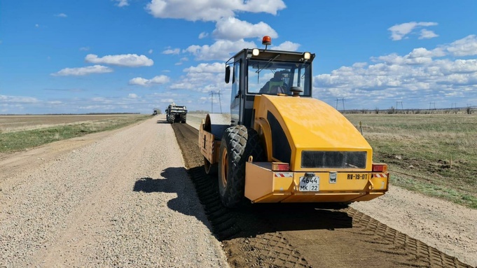 В Алтайском крае начали ремонтировать дороги на Казахстан