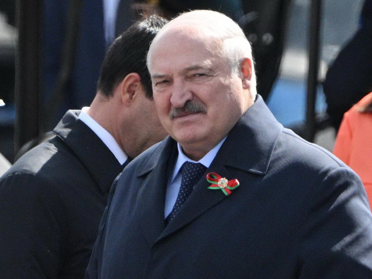 СМИ: Лукашенко стало плохо после Парада Победы в Москве – его не было на завтраке с Путиным