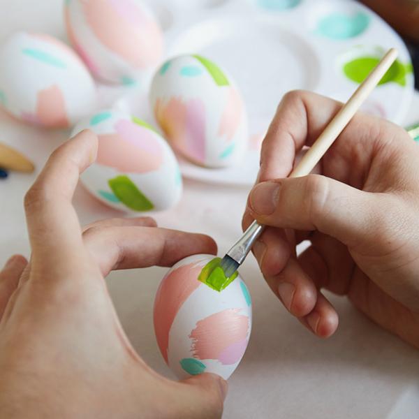 Как покрасить яйца на Пасху: 100 креативных идей Как покрасить яйца на Пасху: 100 креативных идей сделать, минут, можно, через, покрасить, цветок, подержать, использовать, узоры, красителя, убавить, окунуть, целиком, Можно, полоски, яичного, нарисовать, простых, нехитрый, получится