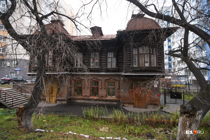 Старинные особняки в Екатеринбурге, где до сих пор живут люди построили, квартиры, здесь, находится, только, очень, Сейчас, усадьбы, семья, архитектуры, сейчас, сохранилась, одной, квартирах, вместо, Ивановна, когдато, квартира, живут, жильцов