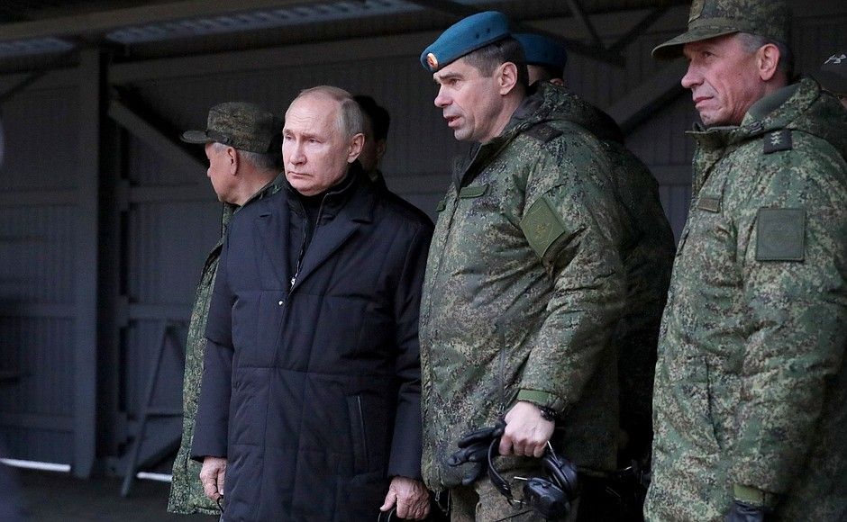 Daily Mail отметило одежду Путина, показавшего мастерство стрельбы из винтовки