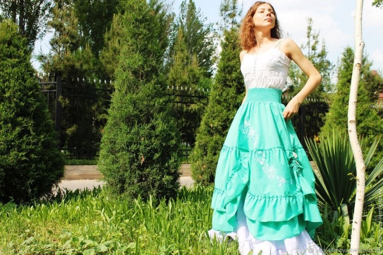 Стильные юбки с вышивкой: лучшие идеи для вдохновения 