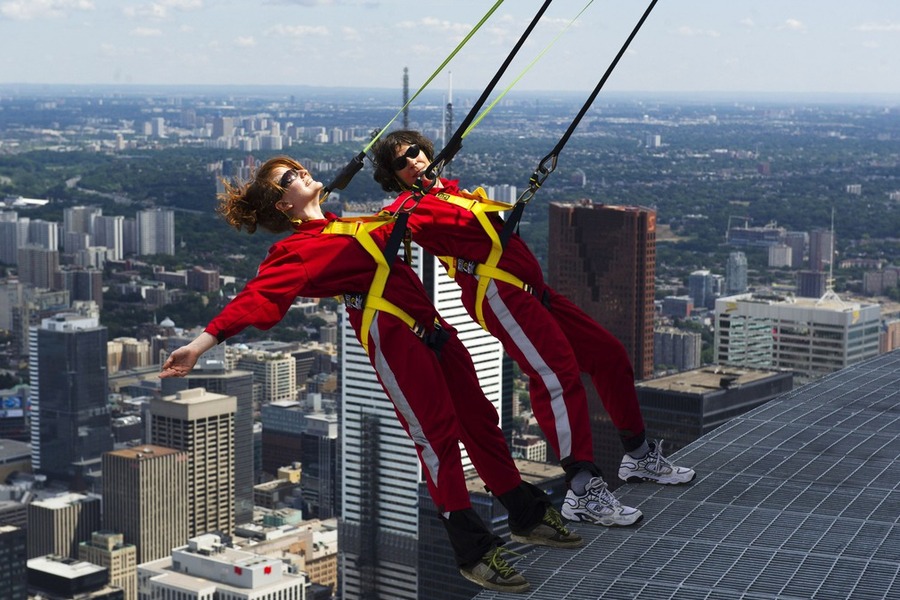 Аттракцион EdgeWalk в Торонто будет, высоте, EdgeWalk, аттракциона, Tower, метров, будут, смотровая, открытая, ходить, платформе, обойдется, человек, середины, тросом, страховочный, предосторожности, мерой, единственной, поручней