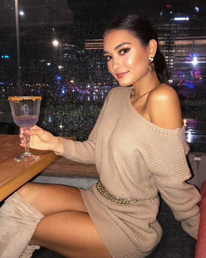 Улыбчивые девушки  