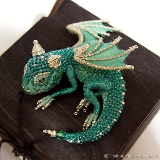 Brooches handmade. Brooch dragon 'Smaragd'. Brooch beads. Emerald Dragon. master Alena Litvin. Online shopping on My Livemaster.