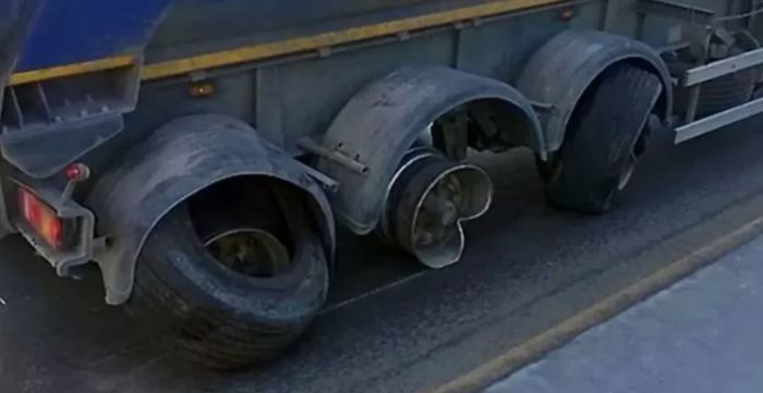 Бутылка на колесе фуры: лайфхак дальнобойщиков Бутылка на колесе фуры: лайфхак дальнобойщиков