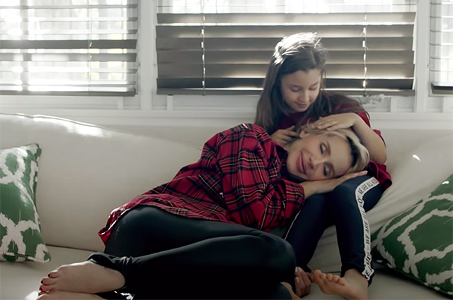 Светлана Лобода представила клип на песню "Мой". Он состоит из редких кадров из семейного архива