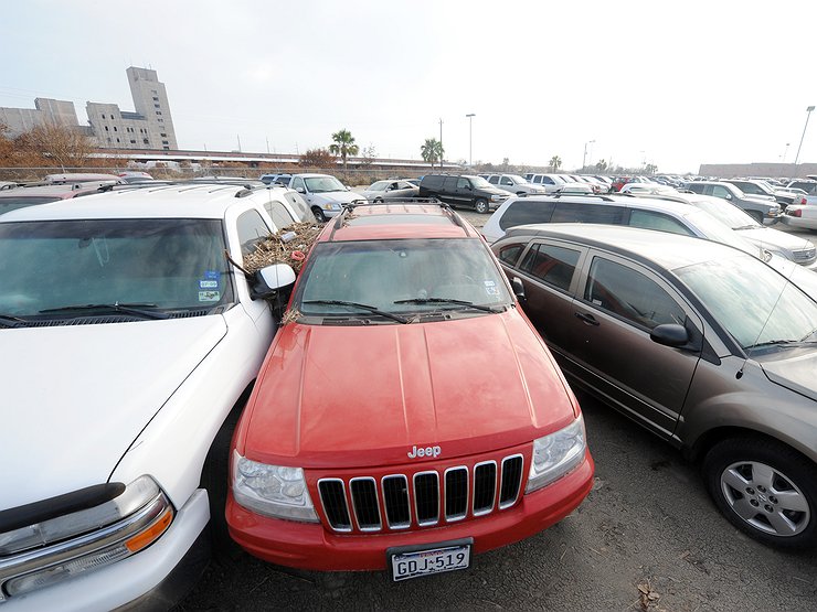 Что делать, если на парковке вход в машину заблокирован чужим авто