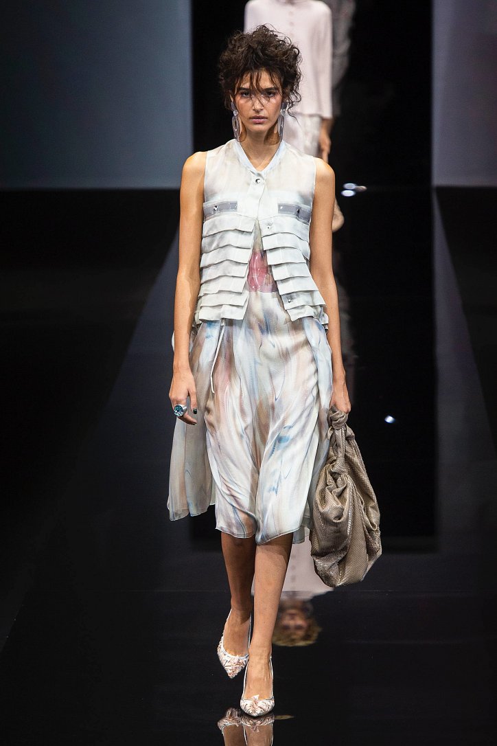 Giorgio Armani весна-лето 2019 - максимальная нежность красок и женственность линий Giorgio Armani весна-лето 2019