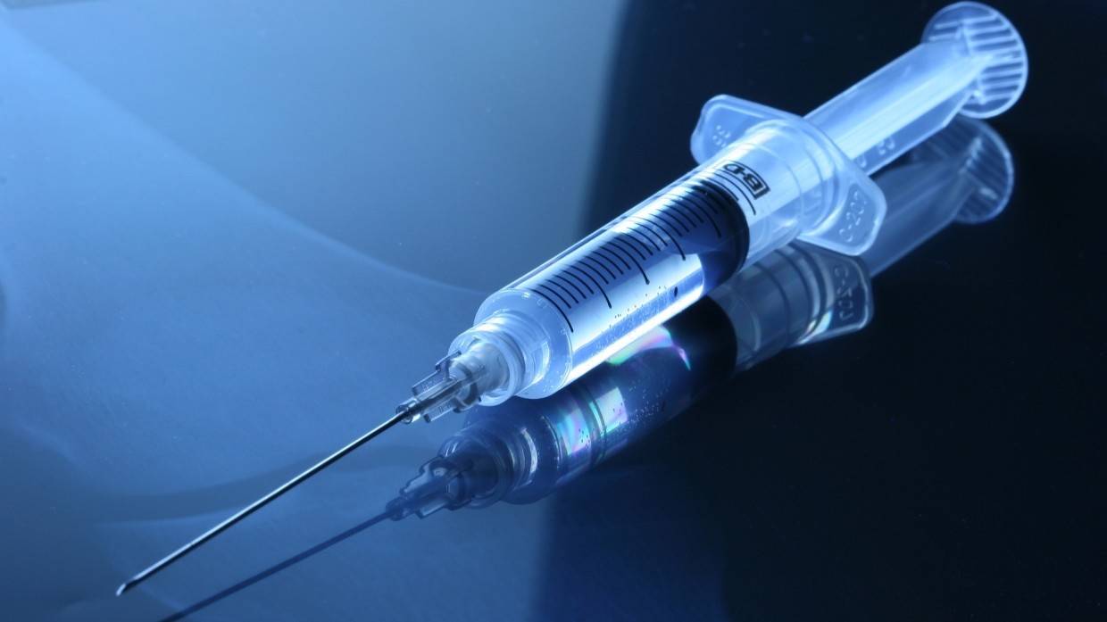 Иммунолог Крючков прокомментировал применение вакцины против ВИЧ на основе препарата от COVID-19