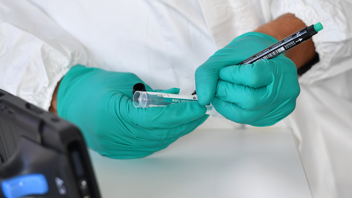 Лаборатория предложила сыграть в угадайку: Пациент узнал и не узнал итог COVID-теста одновременно