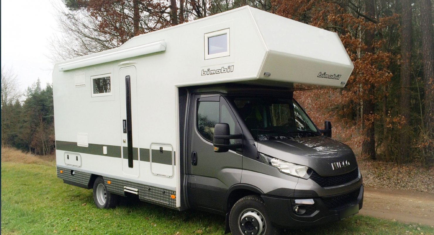 Bimobil ST 702 — компактный дом на колесах на базе Mercedes Sprinter с необычной спальней