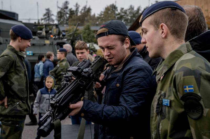 Срочники и контрактники: особенности системы комплектования вооруженных сил Швеции армия