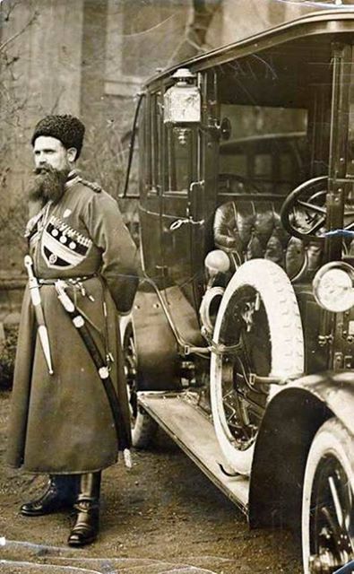 На данном изображении может находиться: 1 человек