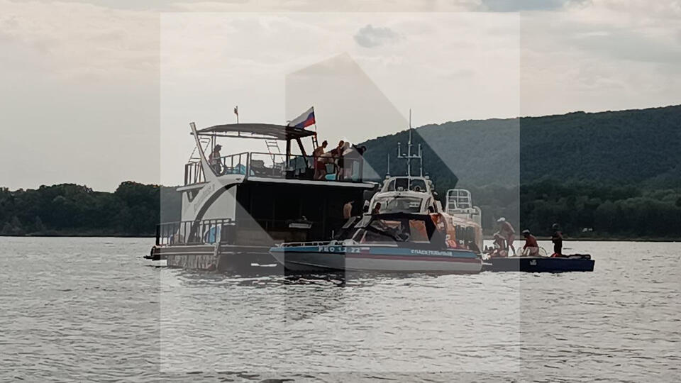Пять человек пострадали при столкновении речного судна с лодкой в Самаре