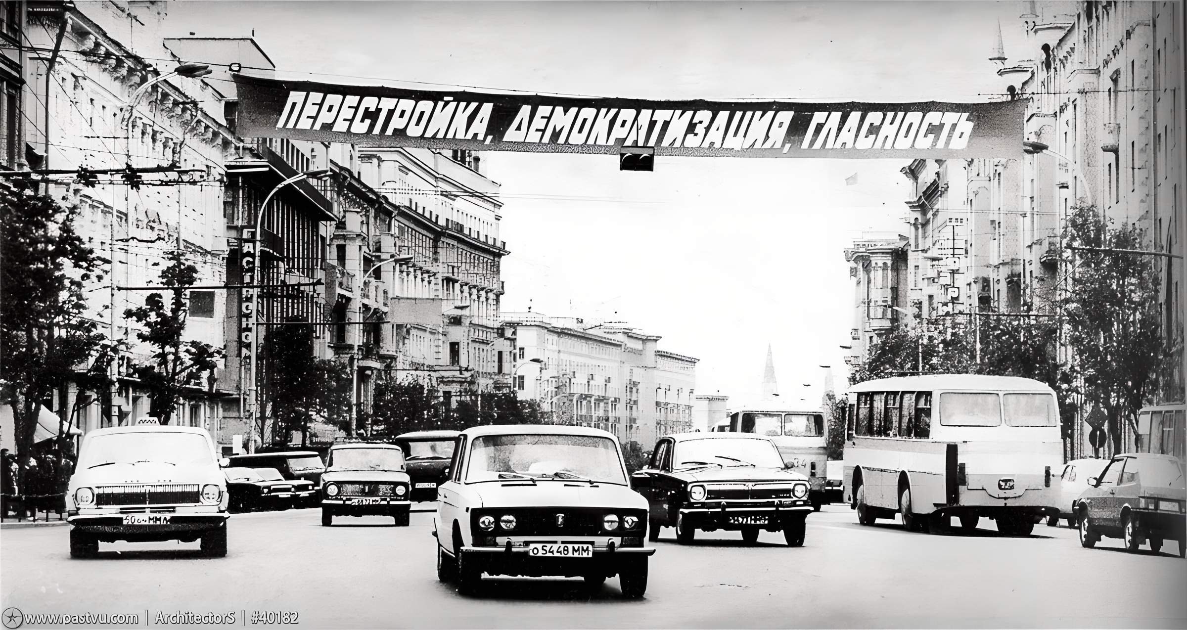 1989. Москва 1989 улица Горького. Прогулка по улице Горького Москва. Улицы Москвы в 1989. Москва 1989 год.