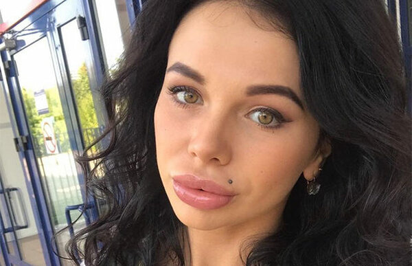 Красивые девушки с большими губами Красивые девушки с большими губами