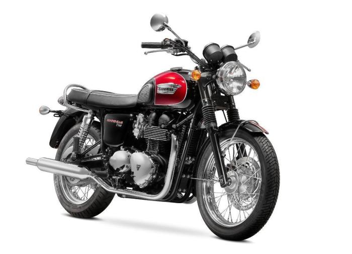 Triumph Bonneville T100 с 900-кубовым двигателем.