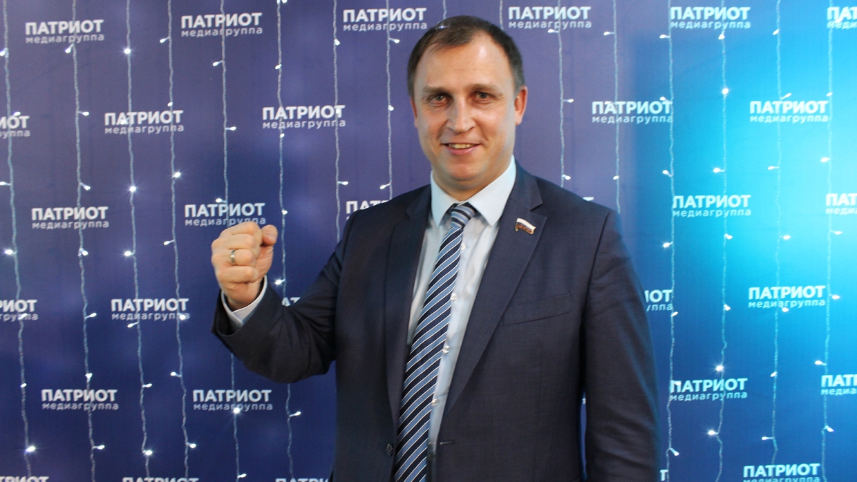 Депутат Вострецов поддержал заявление Беглова о лидерстве по экспорту автомобилей