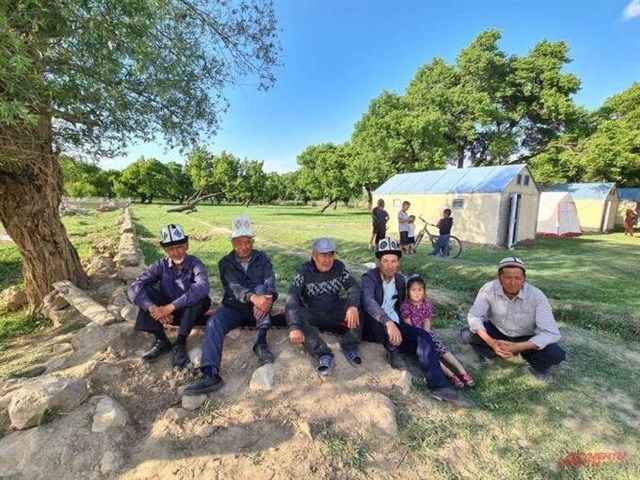 «Русские, помогите!». Почему Россия должна разнимать драки стран экс-СССР? «Русские, помогите!». Почему Россия должна разнимать драки стран экс-СССР? геополитика