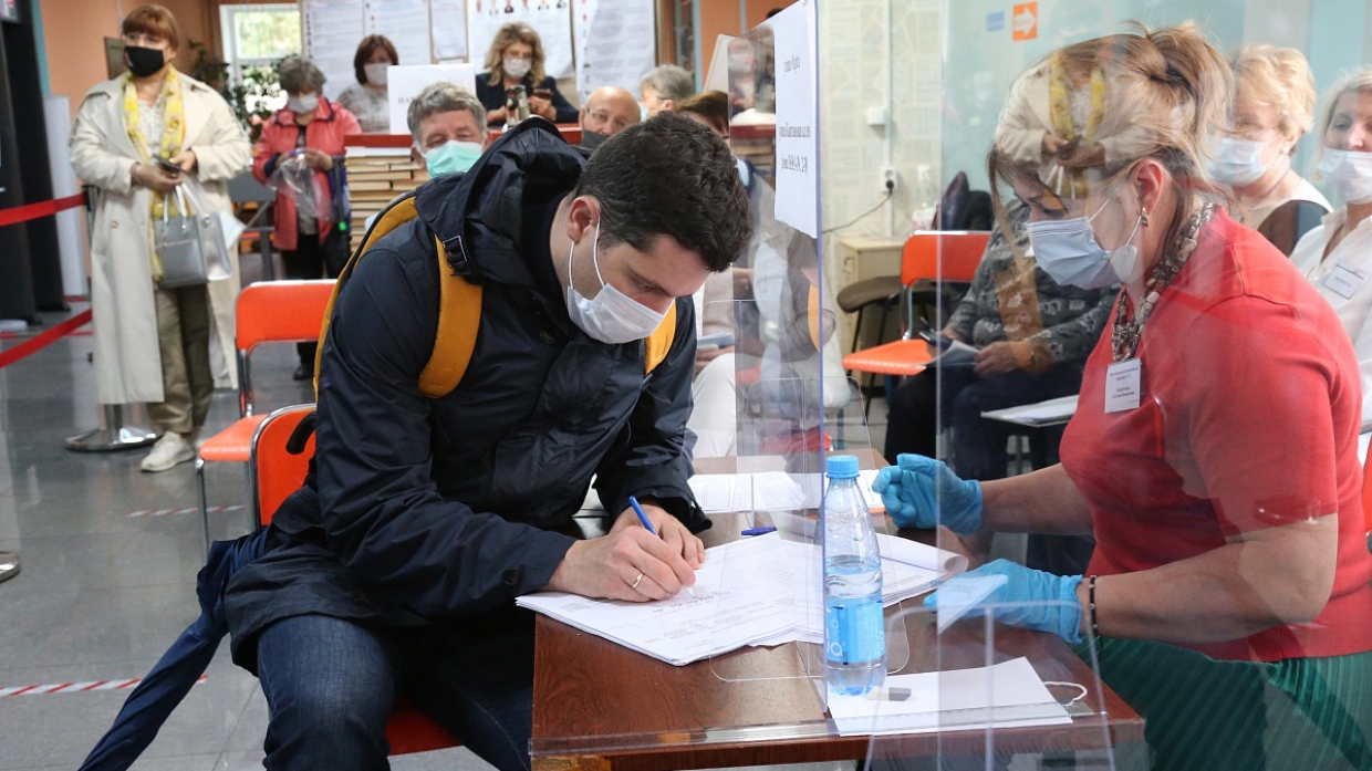 Кампания проходит чисто: чего ждать от второго дня голосования на выборах в Госдуму 