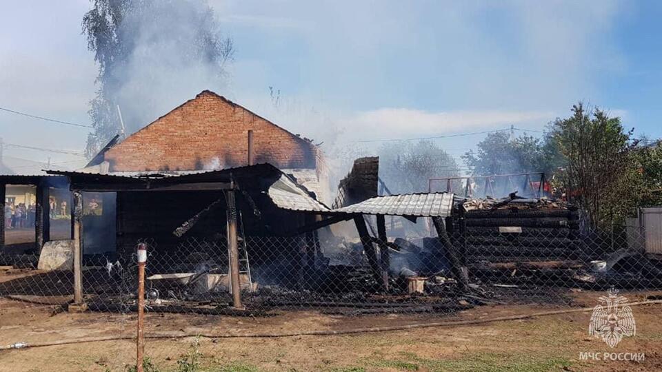 Двое пенсионеров погибли при пожаре в доме в Удмуртии