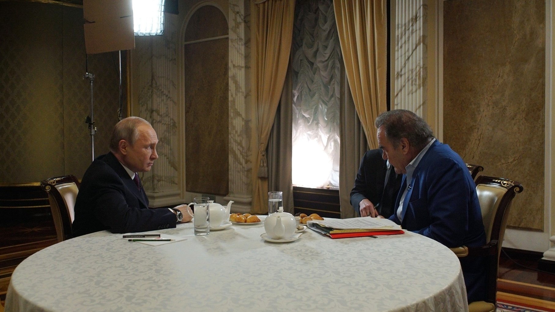 Стоун назвал Путина стабилизирующей силой на Ближнем Востоке