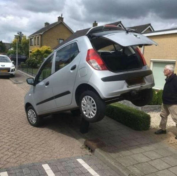 17 нелепых дорожных ситуаций, которые с трудом поддаются объяснению 17 нелепых дорожных ситуаций, которые с трудом поддаются объяснению