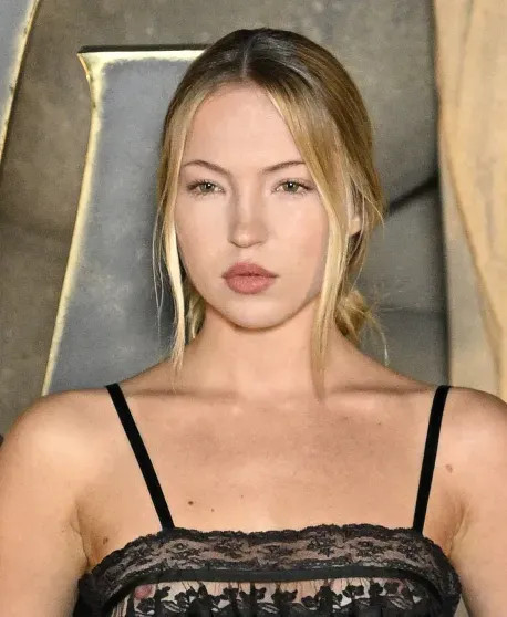 Белла Хадид, Рози Хантингтон-Уайтли, Кейт Мосс, Оливия Уайлд, Марк Эйдельштейн с девушкой и дети звёзд на показе Saint Laurent benjamin cremel,kristy sparow,laurent saintlaurent,айрис лоу,Алеся Кафельникова,алина миллер,Белла Хадид,джейн биркин,джуд лоу,зоя кравиц,Кейт Мосс,леон лурдес,Марк Эйдельштейн,матильда пино,Мишель Пфайффер,надежда ли коэн,Оливия Уайлд,Рози Хантингтон-Уайтли,татьяна чурбанова,франсуа-анри пино,Шарлотта Генсбур,эрин уоссон