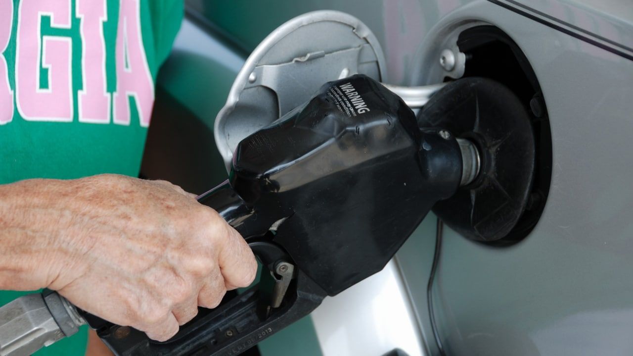 Аналитик Клоза указал на фактор, способный взвинтить цены на бензин в США еще выше Экономика