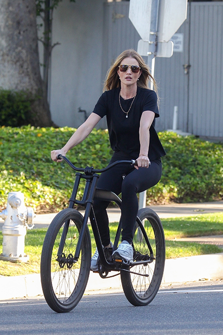 Неудержимые: Джейсон Стэтхэм учит 2-летнего сына езде на мотоцикле Дети,Дети знаменитостей