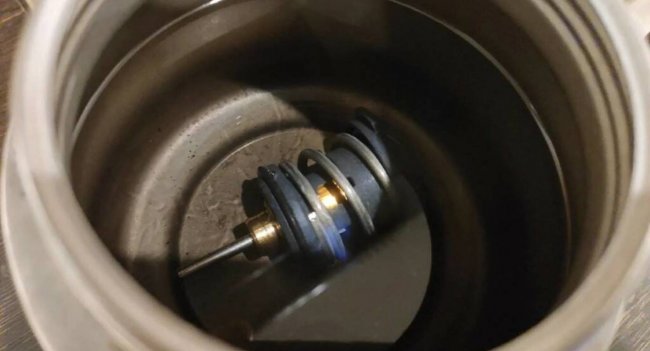 Зачем нужно «варить» термостат перед установкой на авто Зачем нужно «варить» термостат перед установкой на авто Автомобили