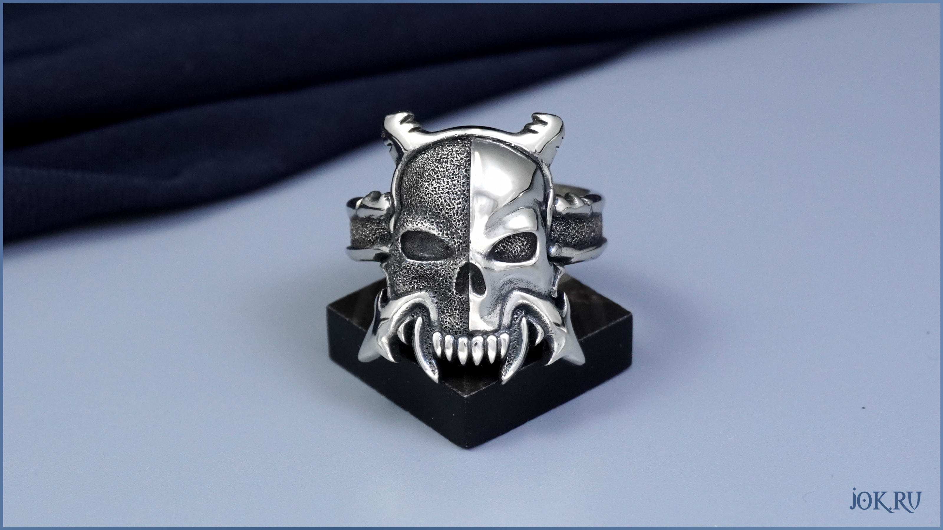 Кольцо "Сыны Злобы" (Sons of Malice) – эксклюзивное украшение из вселенной Warhammer 40,000, изготовленное вручную в Мастерской JokerStudio.