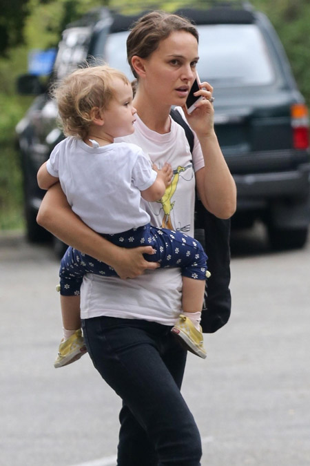 Сама нежность: Натали Портман поделилась редким снимком с детьми Сама нежность: Натали Портман поделилась редким снимком с детьми Дети,Дети знаменитостей