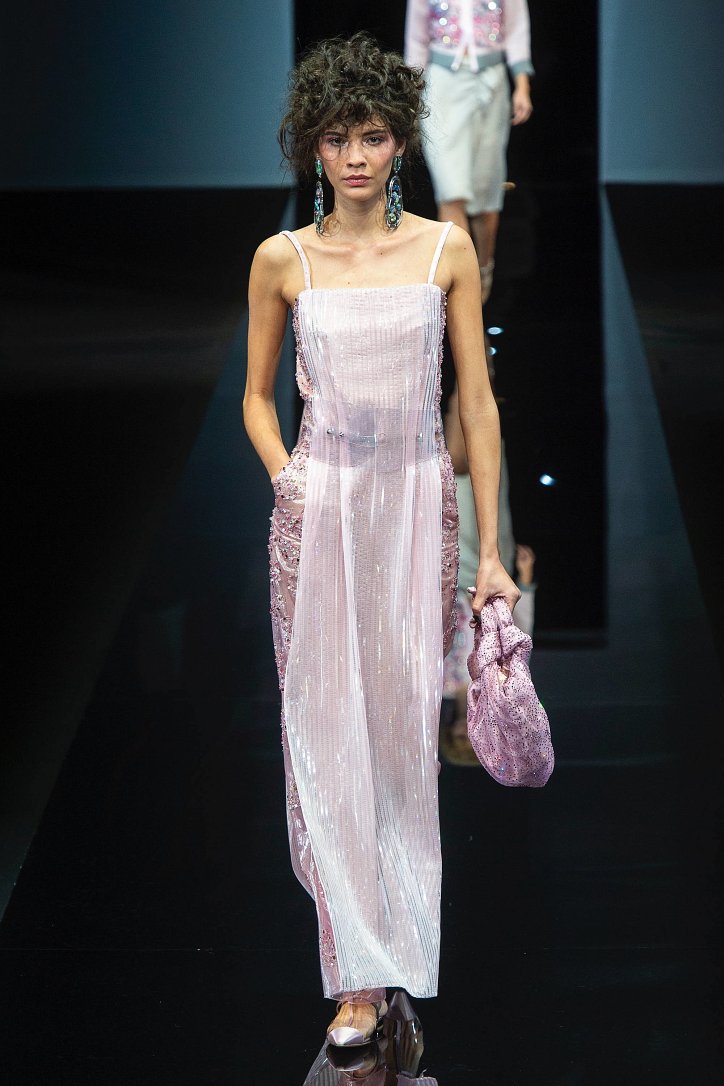 Giorgio Armani весна-лето 2019 - максимальная нежность красок и женственность линий Giorgio Armani весна-лето 2019