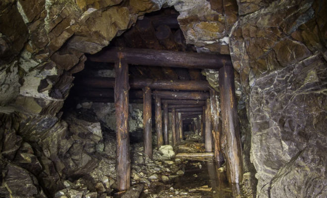 Салдинский тайник: спуск с камерой в подземелья под Уральскими горами