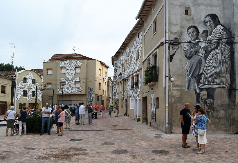 Уличные художники расписали испанскую деревню, чтобы показать красоту местных традиций