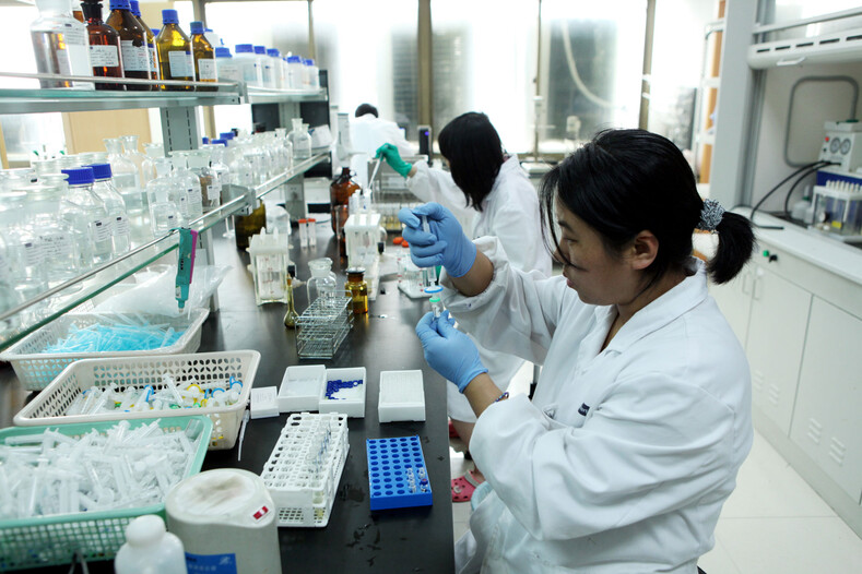 Кто и зачем выращивает 6 миллиардов тараканов в год? Азия,еда,тараканьи фермы