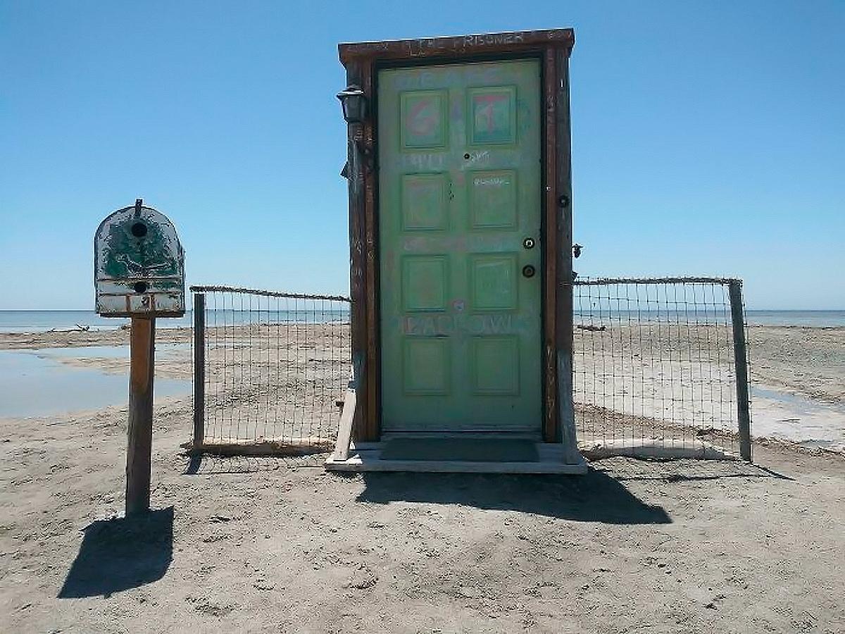 Дверь на стройке