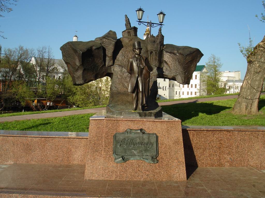 Витебский пушкин. Витебск памятники. Памятники города Витебска. Памятник Пушкину в Витебске фото. Исторические памятники города Витебска.