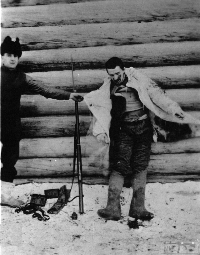 Убитый американским патрулем в деревне Усть-Паденьга красноармеец. Февраль 1919 года
