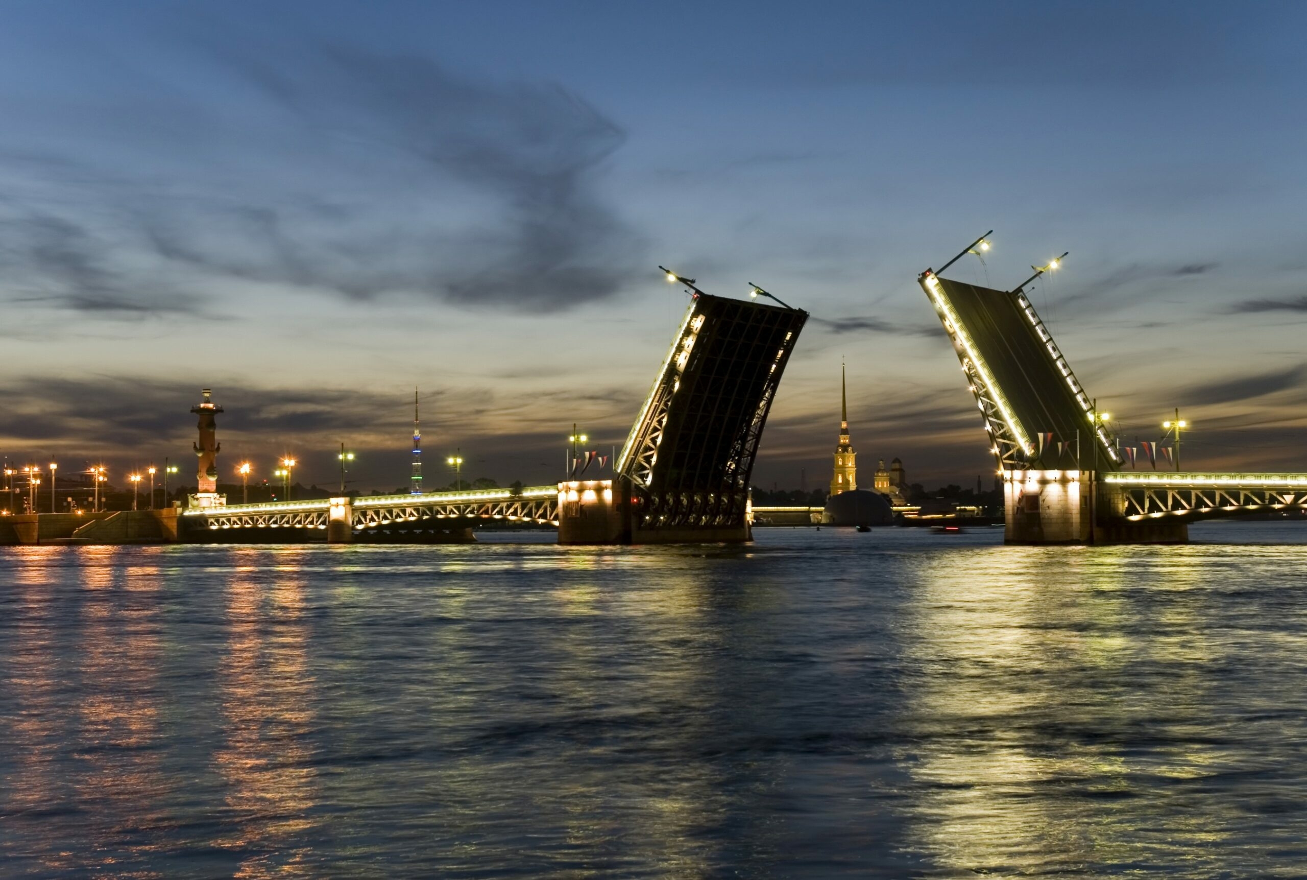 В Петербурге начинают петь мосты