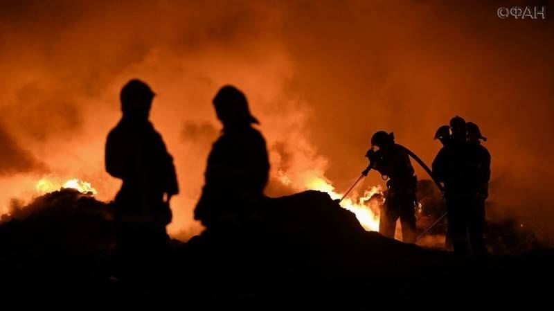 Крупный пожар произошел на складе елочных игрушек в Коломне