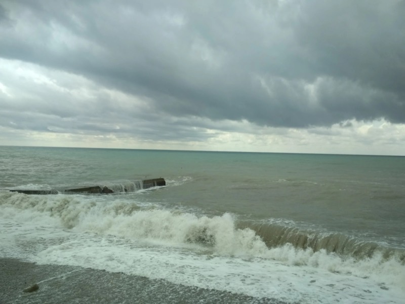 Не дала игрушку сына чужому ребенку и думаю, что правильно поступила. С молодых лет надо осаждать нахалов!