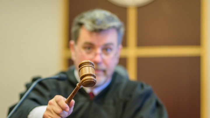 Пожизненная зарплата судьям в России: Много шума из ничего? Профессор объяснил, что меняется