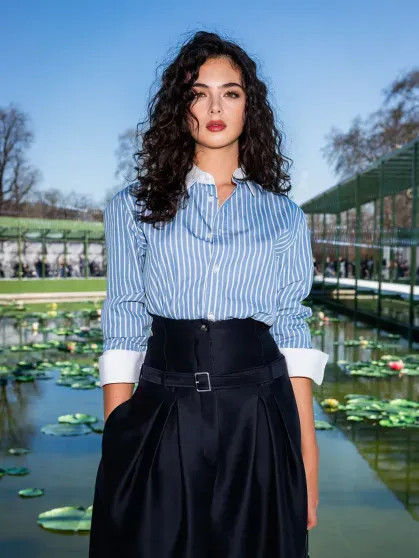 Неделя моды в Париже: Дева Кассель, Ксения Собчак, Шарлиз Терон, Ольга Карпуть и дочь Миллы Йовович на показе Dior Собчак, СобчакКсения, Карпуть, Шарлиз, Терон, Андерсон, Ольга, марта, КарпутьОльга, вуалью, кружевной, белыми, кюлотами, блузкой, 43летняя, головной, сочетала, 44летняя, ногах, фактурным